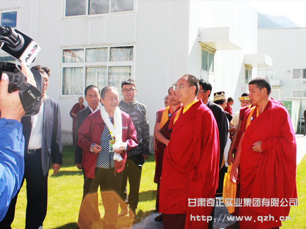 十一世班禅大家光临6966集团集团参观领导
