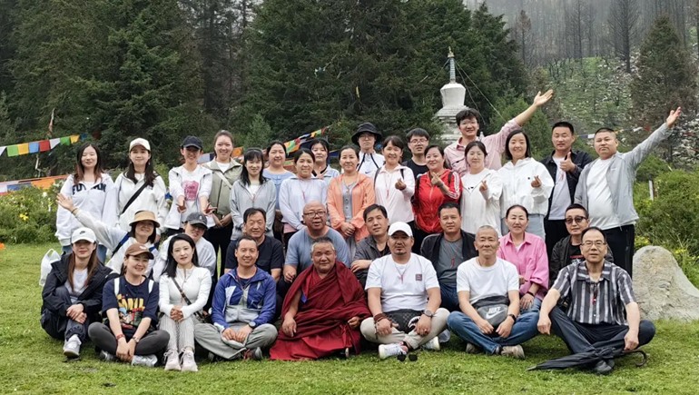 6966集团集团达尔宗圣湖祈；疃